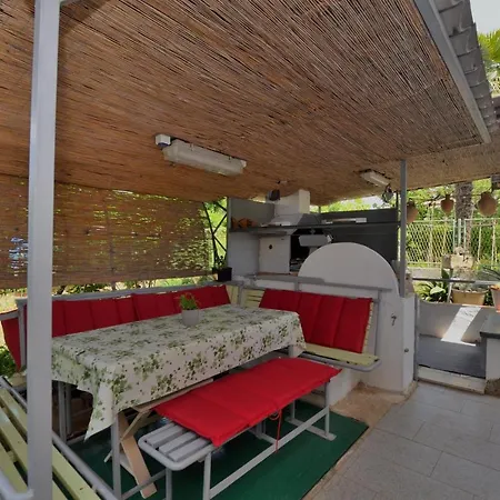Sandy Bay Apartment