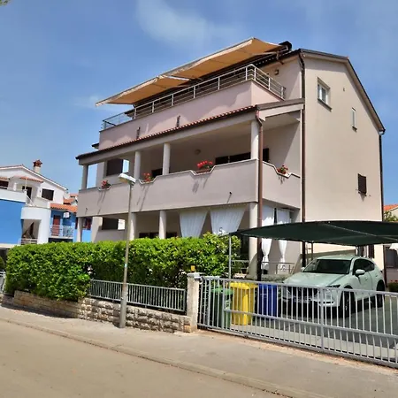 Sandy Bay Apartment