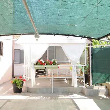 Sandy Bay Apartment