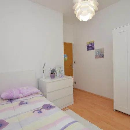 Sandy Bay Apartment *